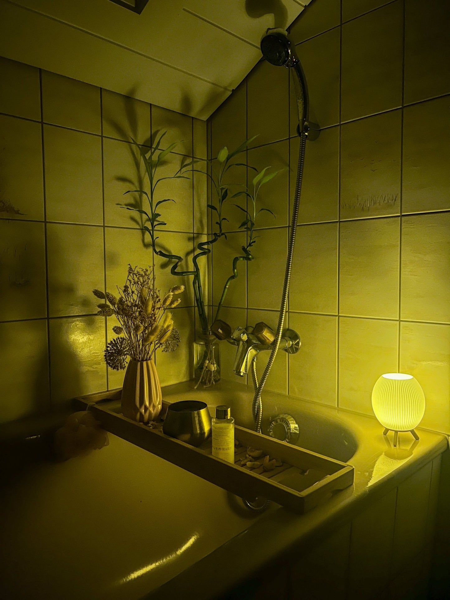 LYNA Orbit Teelichthalter – Ovale Designlampe mit weicher Rippung – stilvolles Design von Lyna